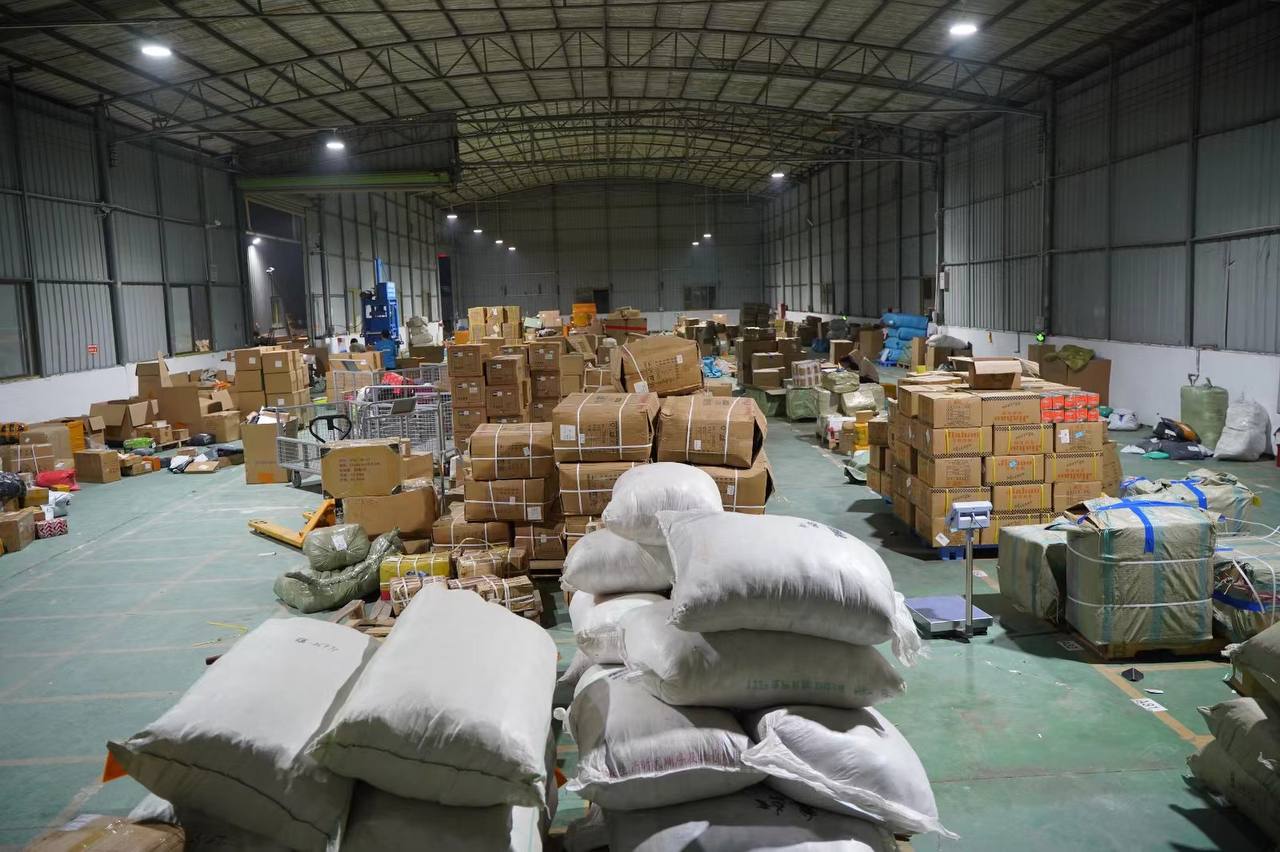 Склад логистической компании по отпраке грузов из Китая в Краснодар